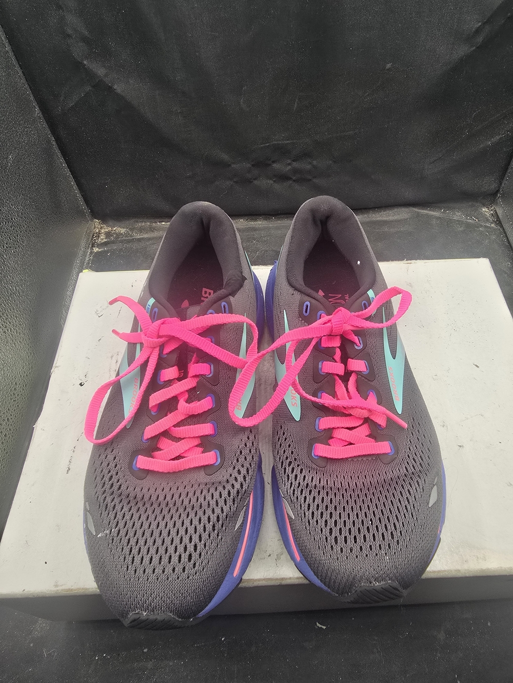 Brooks Women's Gray‎ Running Shoes with Pink Laces and Aqua Swoosh